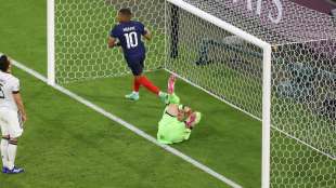 Harmlos und ungeschickt: Eigentor von Hummels besiegelt historische Niederlage