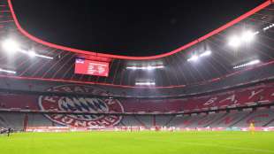 Bundesliga-Eröffnungsspiel Bayern gegen Schalke vor 7500 Fans