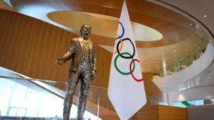 Coubertins Design der Olympischen Flagge für 185.000 Euro versteigert