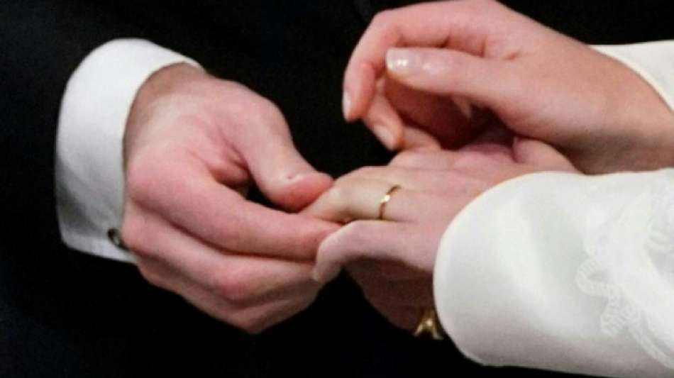 Verband der Juweliere fordert: Trauring-Kauf muss m&ouml;glich bleiben