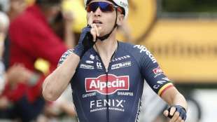 Merlier gewinnt chaotischen Massensprint - Ewan und Sagan schwer gestürzt