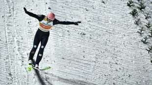 Geiger fliegt in Engelberg erneut auf das Podest - Kobayashi siegt 