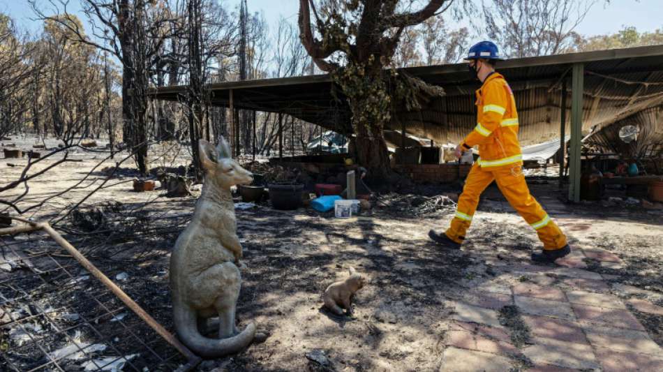 Feuerwehr bringt Buschbr&auml;nde nahe Perth unter Kontrolle