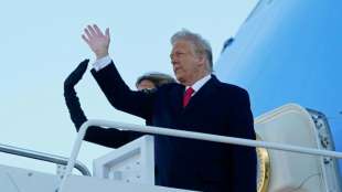 Scheidender US-Präsident Trump auf dem Weg nach Florida