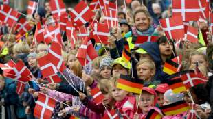 Königinnen von Dänemark und Schweden zu Deutschlandbesuchen eingetroffen
