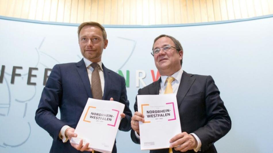 FDP-Basis in NRW segnet den Koalitionsvertrag mit der CDU ab