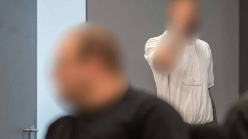 Haft- und Bewährungsstrafe in weiterem Prozess um rechte Oldschool Society
