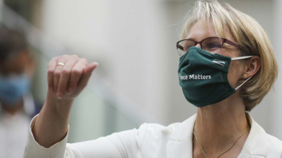 Karliczek fordert zusätzliche Angebote für benachteiligte Schüler in der Pandemie