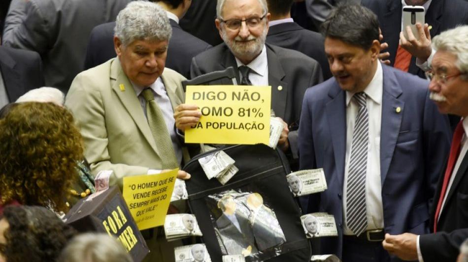 Tumulthafte Sitzung von Brasiliens Parlament zu möglichem Prozess gegen Temer
