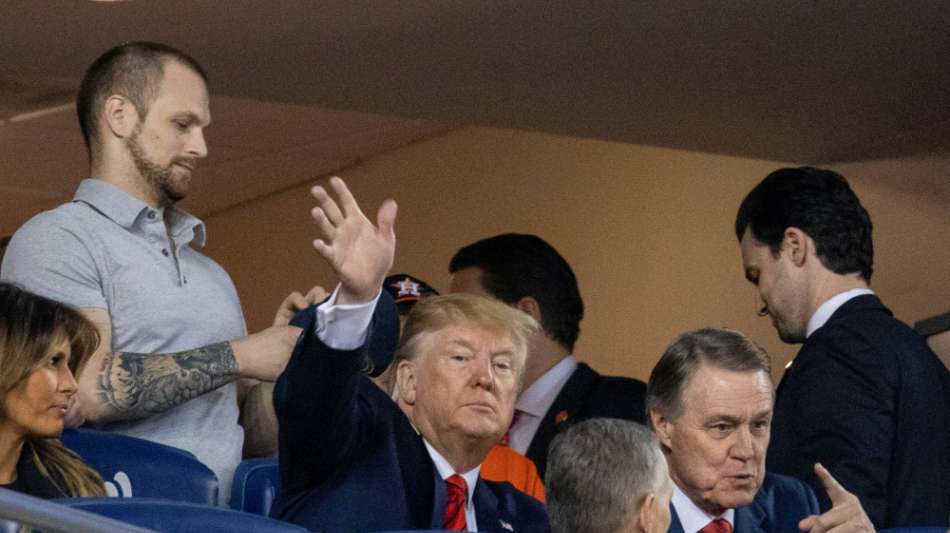 Trump schaut Baseball - und wird ausgebuht