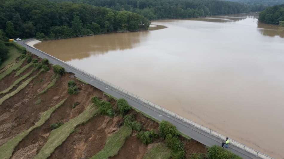 Aufr&auml;umarbeiten nach Unwetterkatastrophe gehen bei entspannter Wetterlage voran 