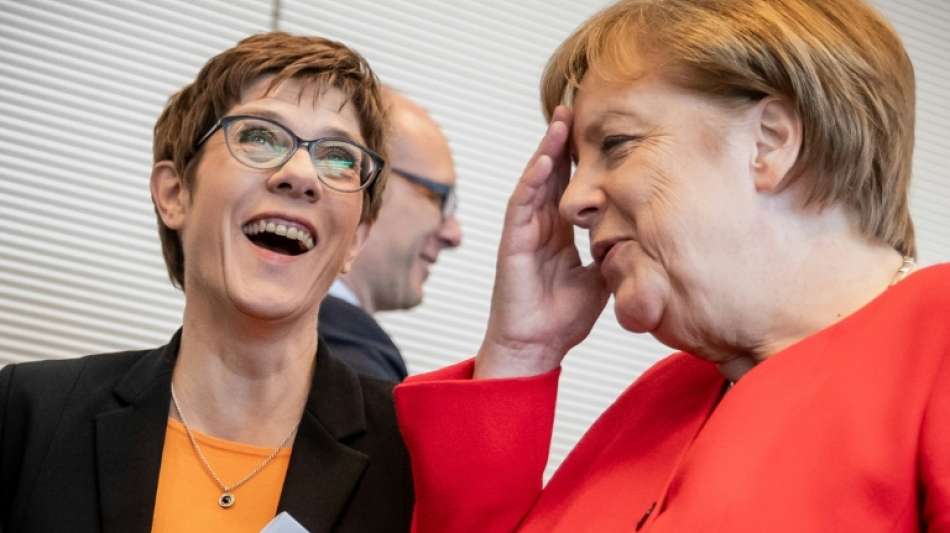 Kramp-Karrenbauer: "Säge nicht am Stuhl von Merkel"