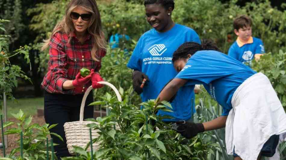 USA: Melania Trump packt in Michelle Obamas Garten an
