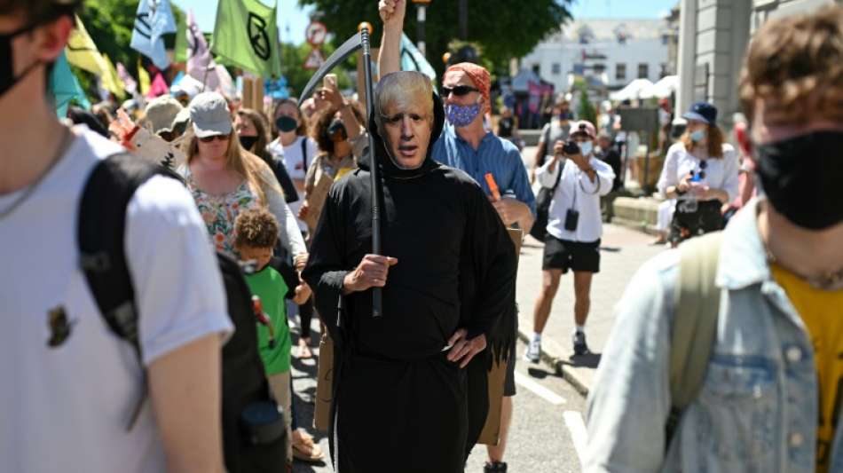 Demonstranten fordern von G7 mehr Maßnahmen für Klima- und Artenschutz