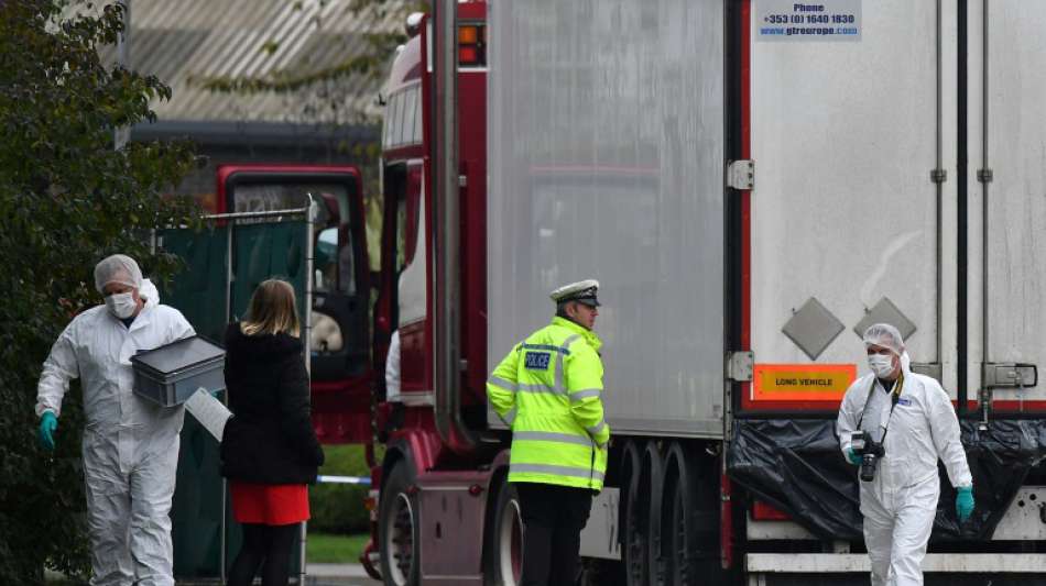 Britische Polizei durchsucht nach Leichenfund in Lkw Wohnungen in Nordirland