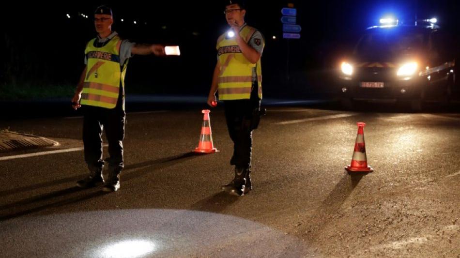 Frankreich: Auto rast in Pizzeria bei Paris - Mädchen getötet