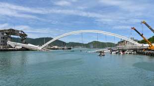 Mindestens 14 Verletzte nach Einsturz von Brücke in Taiwan