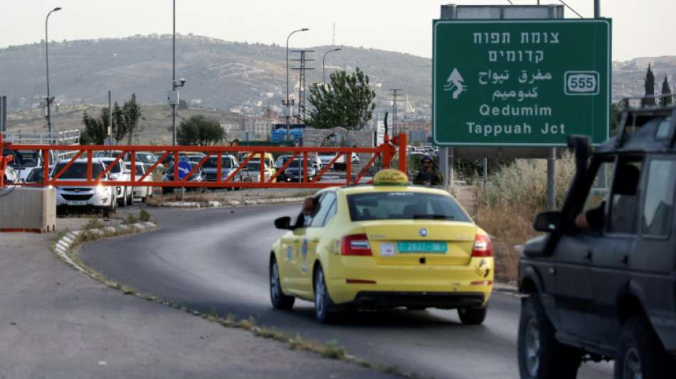 Drei Israelis durch Schüsse auf Bushaltestelle im Westjordanland verletzt