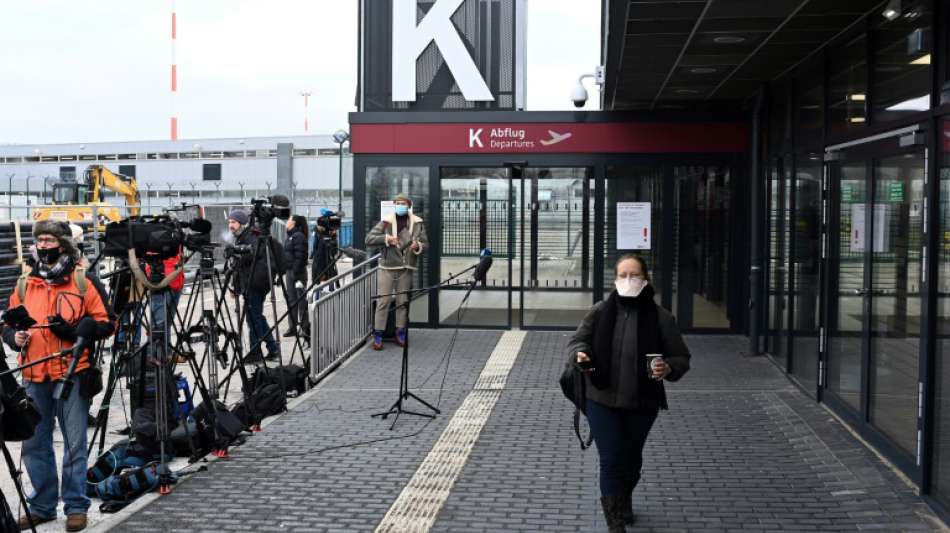Polizeiaufgebot vor R&uuml;ckkehr Nawalnys am Moskauer Flughafen Wnukowo