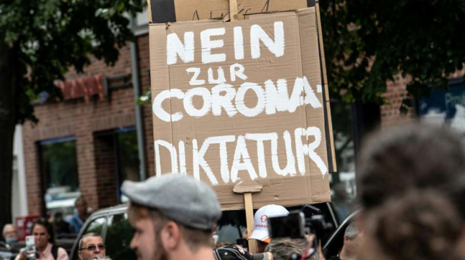 Studie: Ein F&uuml;nftel der Erwerbst&auml;tigen teilt Corona-Zweifel und Verschw&ouml;rungserz&auml;hlungen