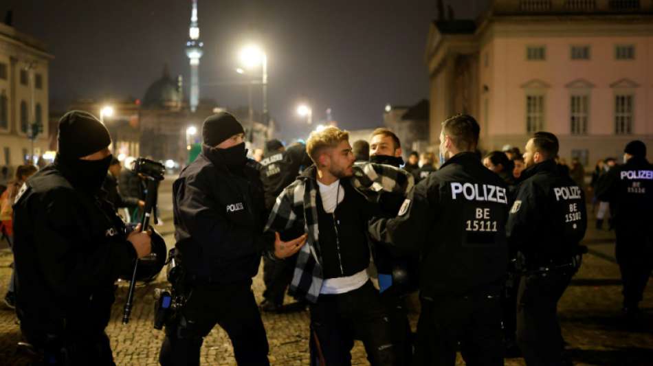 Corona-Auflagen sorgen für ruhige Silvesternacht in Deutschland