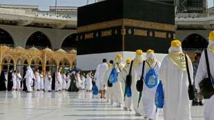 Zahlreiche Gl&auml;ubige str&ouml;men zu Hadsch-Pilgerfahrt nach Mekka