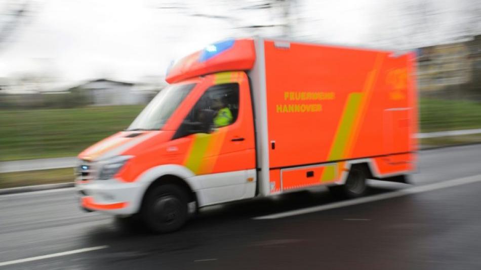 Baden-Württemberg: Junge (13?) stirbt bei Unfall mit Mähmaschine