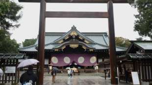 Japans neuer Regierungschef schickt Opfergabe an umstrittenen Yasukuni-Schrein