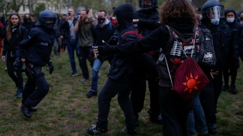 Tausende Linke demonstrieren trotz Corona-Krise in Berlin