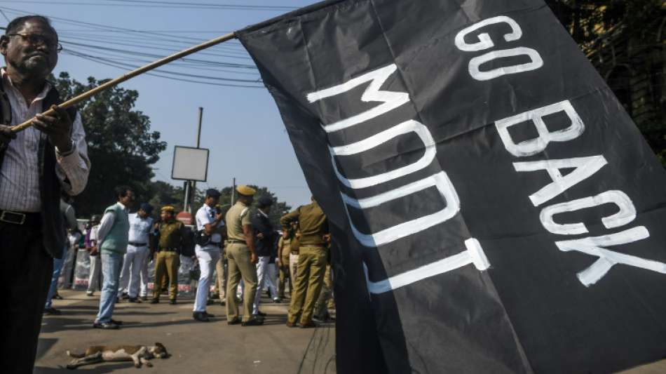 Gewaltsamer Polizeieinsatz gegen tausende Demonstranten in Kolkata