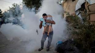 UNO fordert nach tödlichem Brand in Flüchtlingslager von Athen Sofortmaßnahmen