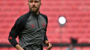 Eriksen bekommt Defibrillator - Rettung durch deutschen Arzt