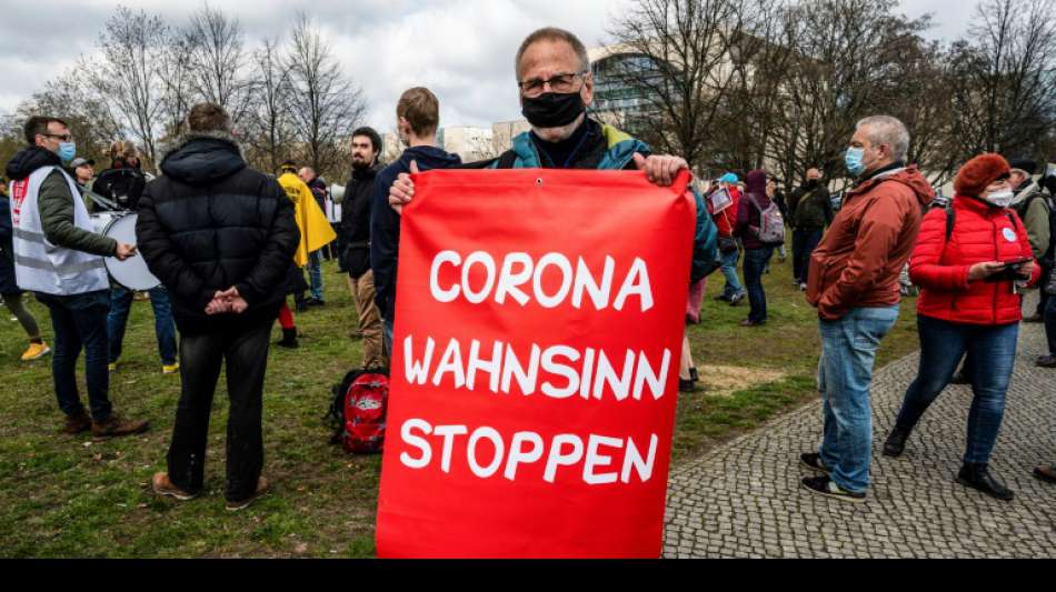 Verfassungsschutz beobachtet bundesweit Teile der "Querdenken"-Bewegung 