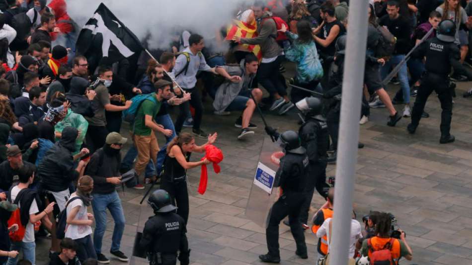 Massenproteste in Katalonien schlagen erneut in Gewalt um