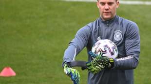 Neuer steigt wieder ins Training ein