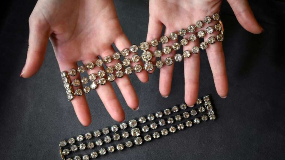 Diamant-Armb&auml;nder von Marie-Antoinette f&uuml;r &uuml;ber sieben Millionen Euro versteigert