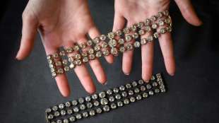 Diamant-Armb&auml;nder von Marie-Antoinette f&uuml;r &uuml;ber sieben Millionen Euro versteigert