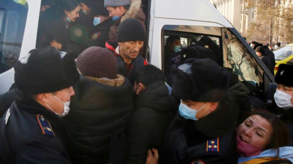 Dutzende Regierungsgegner bei Parlamentswahl in Kasachstan festgenommen