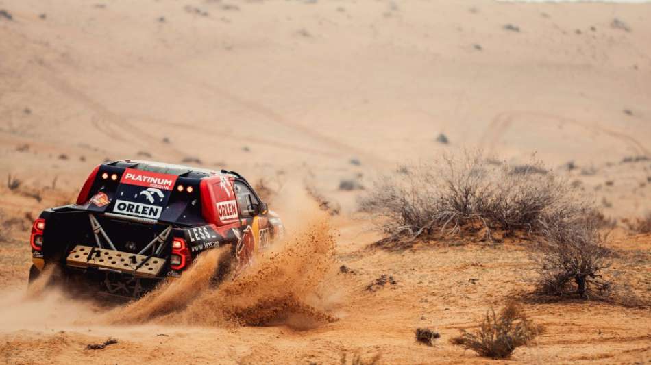 Dakar: Al-Attiyah macht Boden gut - Rallye für Loeb beendet