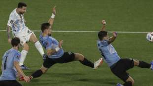 Brasiliens Siegesserie rei&szlig;t in Kolumbien, Argentinien &uuml;berrollt Uruguay