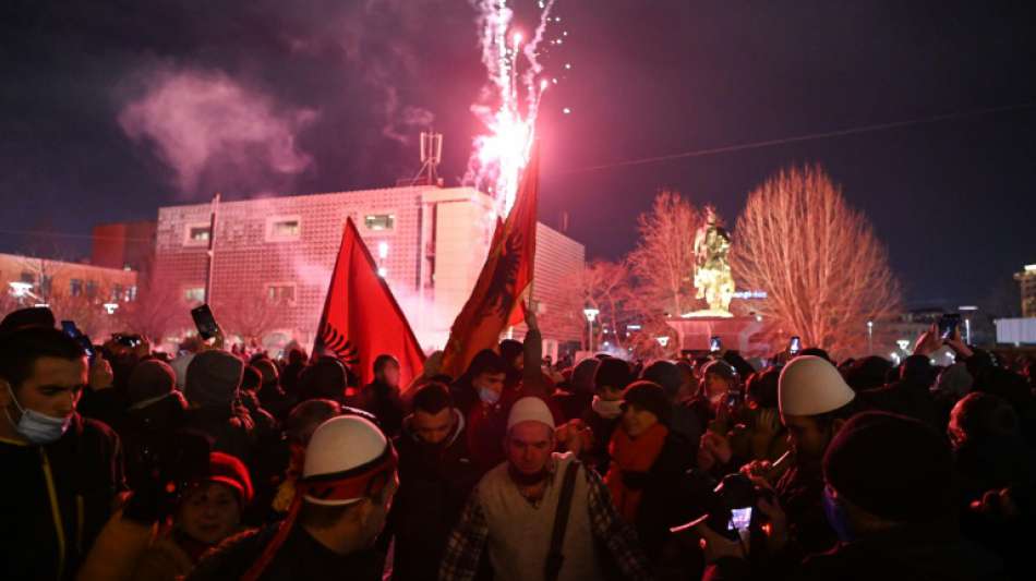 Erdrutschsieg für Partei von Ex-Ministerpräsident Kurti bei Wahl im Kosovo