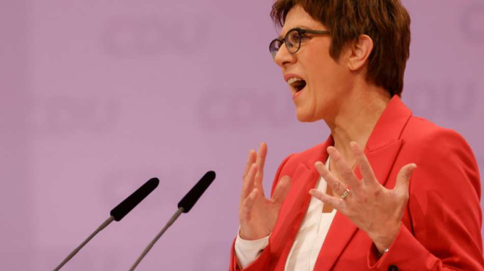 Kramp-Karrenbauer will auch in nächster Regierung Verteidigungsministerin bleiben