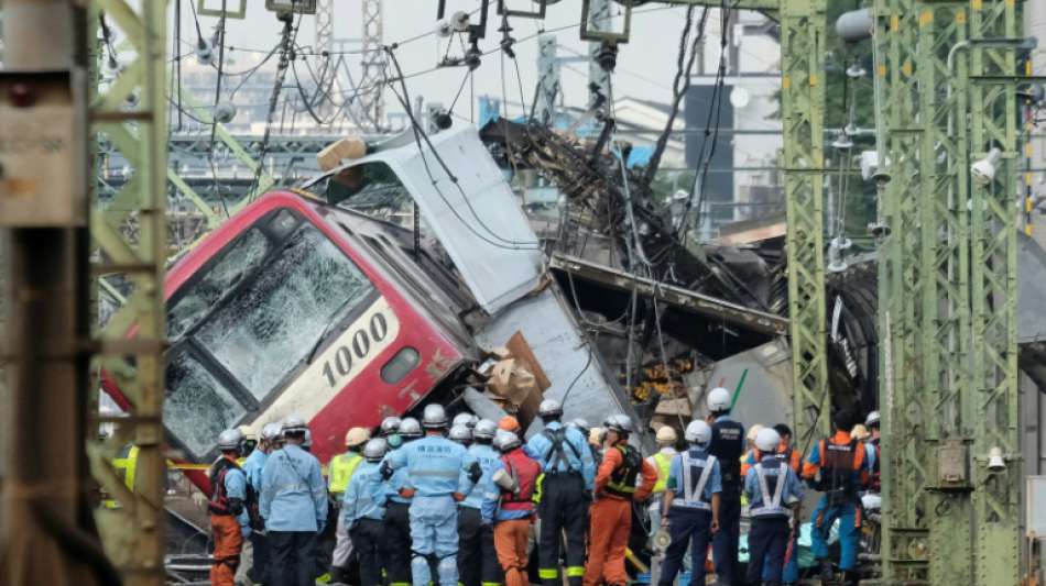 Ein Toter und 30 Verletzte bei Kollision von Zug und Lastwagen in Japan
