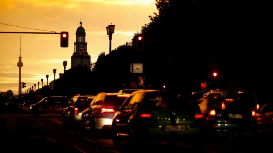 Berufspendler nutzen auch f&uuml;r kurze Arbeitswege am h&auml;ufigsten das Auto