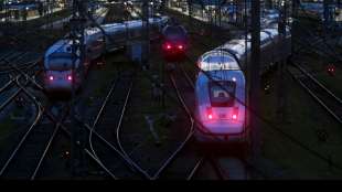 Erneuter Lokf&uuml;hrererstreik legt Gro&szlig;teil der Zugverkehrs lahm