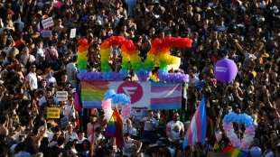 400.000 Menschen feiern bei Gay-Pride-Parade in Madrid