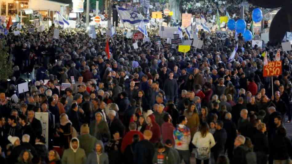 Tausende Israelis demonstrieren erneut gegen "Korruption der Regierung"