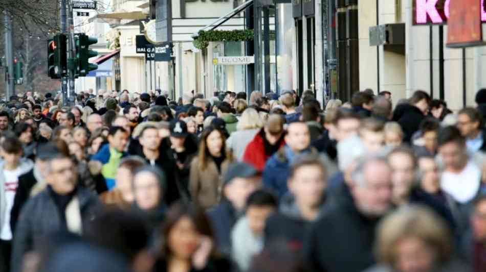 HDE  - Deutschland: Verbraucher wollen wieder mehr sparen