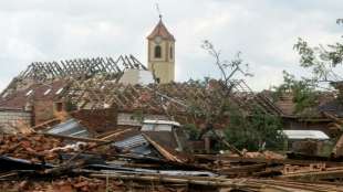 Mindestens f&uuml;nf Tote und dutzende Verletzte durch Tornado in Tschechien