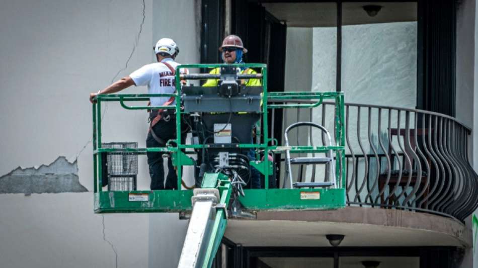 Bergungsarbeiten an eingest&uuml;rztem Wohnhaus in Florida ausgesetzt